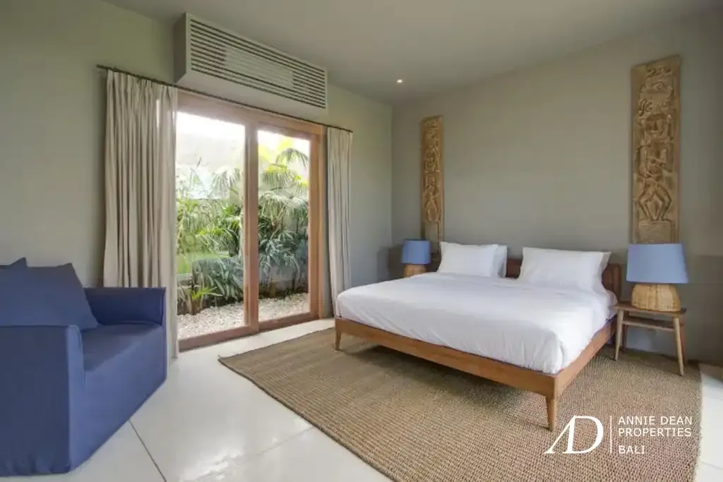 FREEHOLD | 5-BEDROOM VILLA WITH RICE FIELD VIEWS - PADONAN, CANGGU - Image 5 of 10