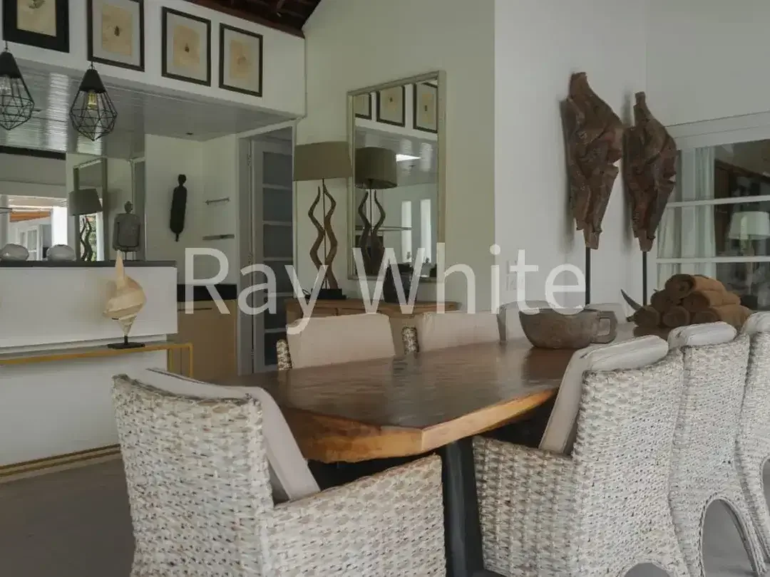 Leasehold - Tranquil 3-Bedroom Villa with Expansive Garden Prime Sanur - Image 7 of 10