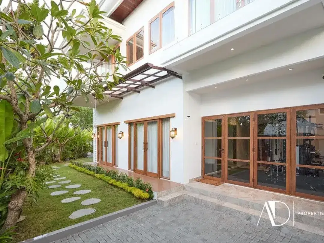 FREEHOLD | MODERN 5-BEDROOM LUXURY VILLA IN SEMINYAK - Image 6 of 10