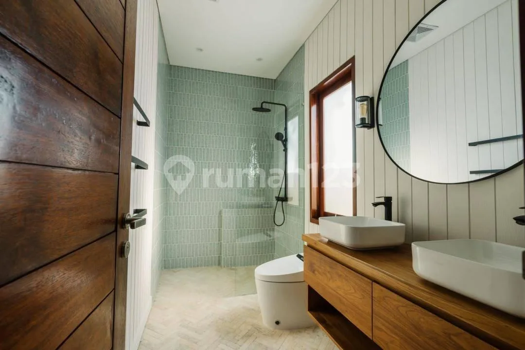 Villa Strategis Luas Ada Garasi Pool Full Furnished di Sanur - Image 2 of 4