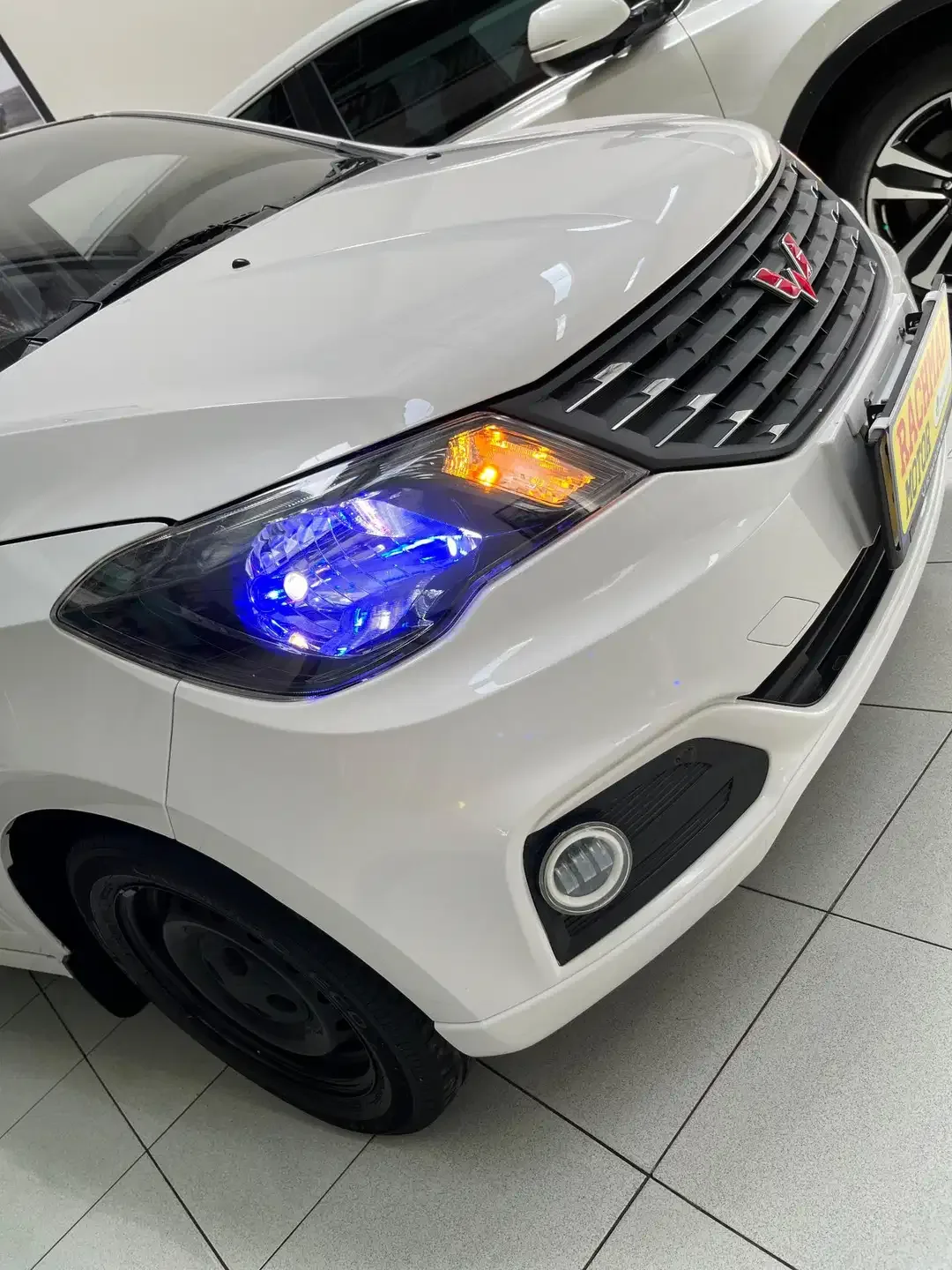 Wuling Confero DB 2023 Putih M/T 1.5cc - Image 3 of 5