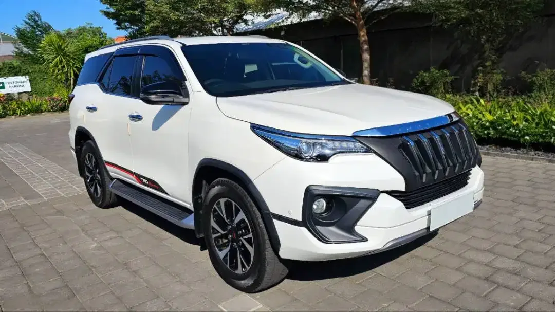 TOYOTA FORTUNER TRD SPORTIVO 2018 - Image 2 of 10