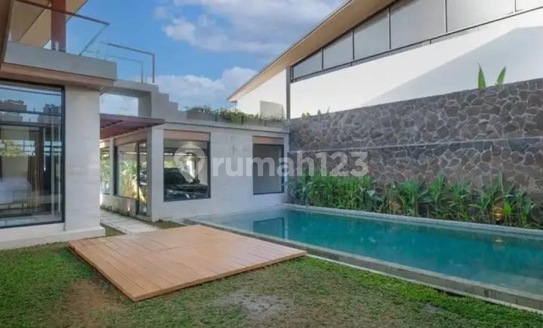 Villa Nyaman Luas Tanah 500M2di Sisi Pantai Sanur - Image 2 of 4