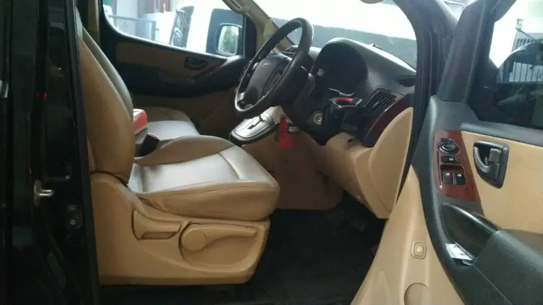 Di jual Hyundai H-1 , diesel, automatic , CRDI, tahun 2012 - Image 6 of 10