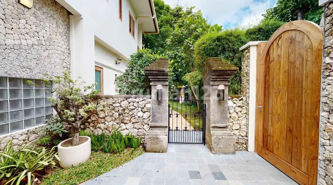 Freehold - Luxurious 4 Bedroom Villa In Exclusive Villa Complex - Image 4 of 4