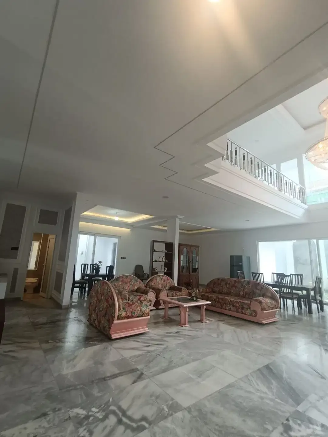Dijual Rumah Dengan 6 Kamar Tidur Style Simple Classic Area Denpasar - Image 10 of 10