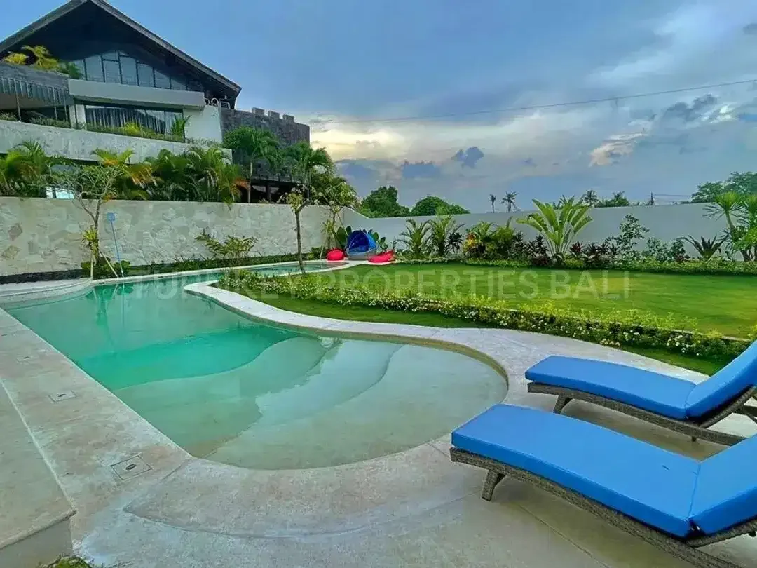 Brand New Villa Walking Distance to the Beach! - Image 4 of 10