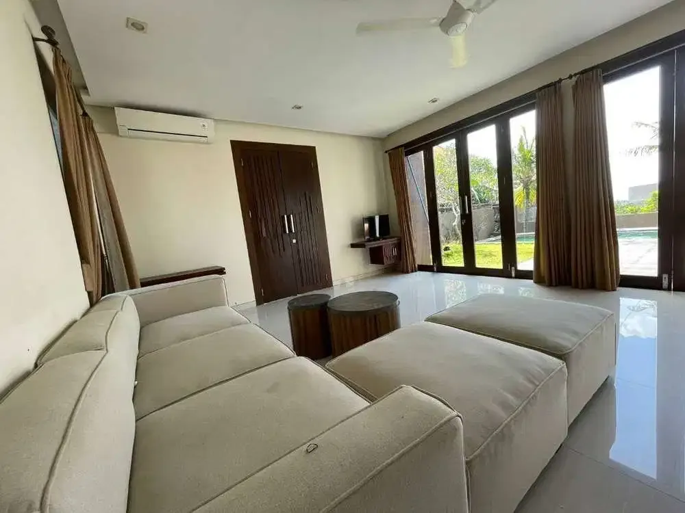 FOR SALE VILLA WITH AIRPORT AND OCEAN VIEW IN UNGASAN - Image 2 of 10