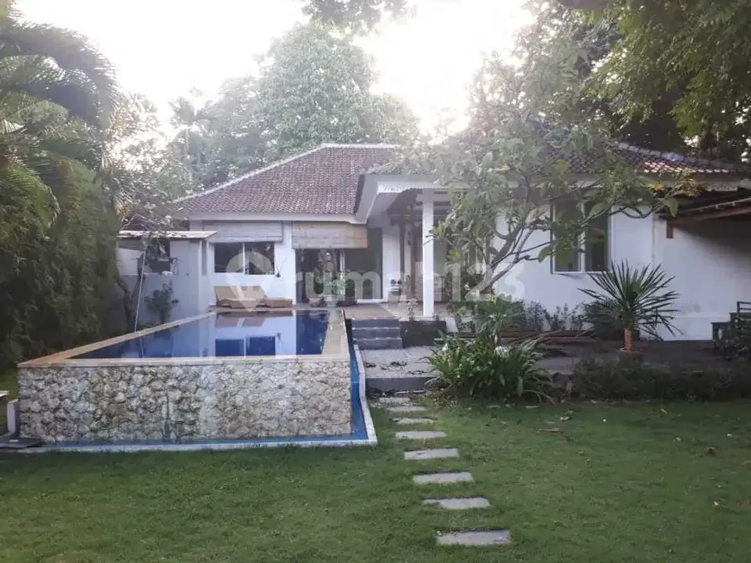Elegant Tropical Villa.4 Bedroom In 11 Are Of Land With Large Garden & Ample Parking In Sanur Denpasar Bali - Image 1 of 5
