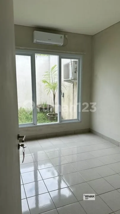 Strategic 3 Bedroom House For Rent, In Kerobokan Kelod Area - Image 2 of 4