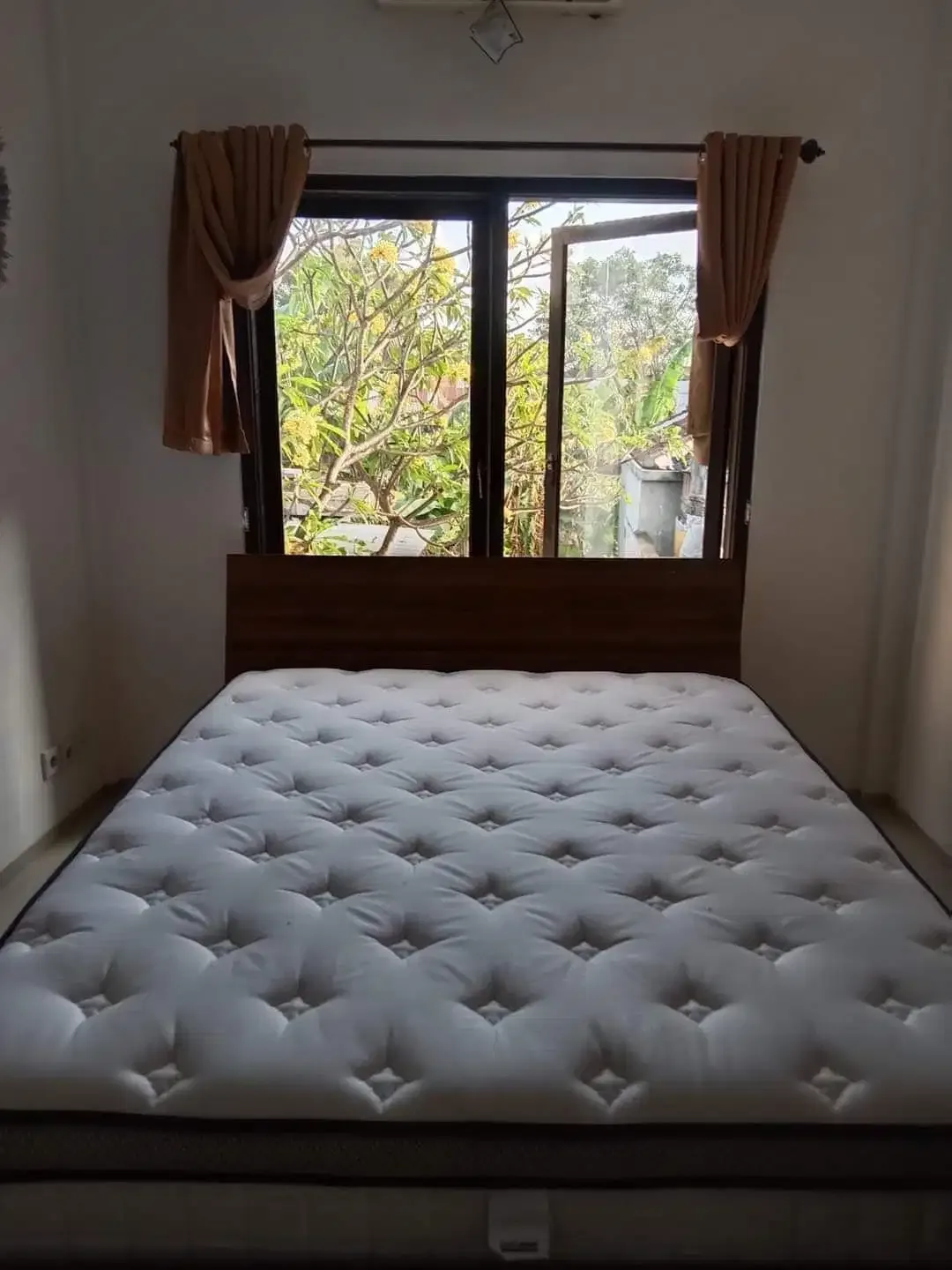 Dijual Villa 3 Lantai Area Gunung Athena - Image 8 of 9