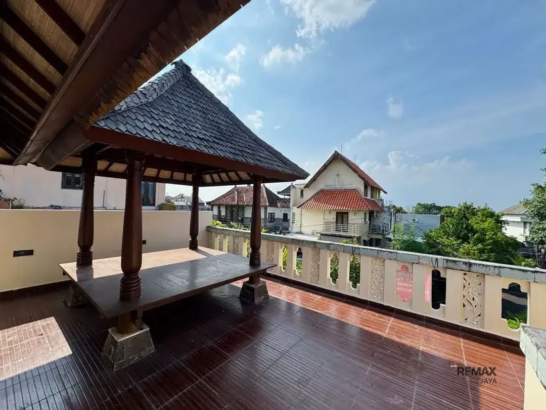 Villa Luas 4 Kamar Tidur Fully Furnished Disewakan di Mumbul - Image 5 of 6