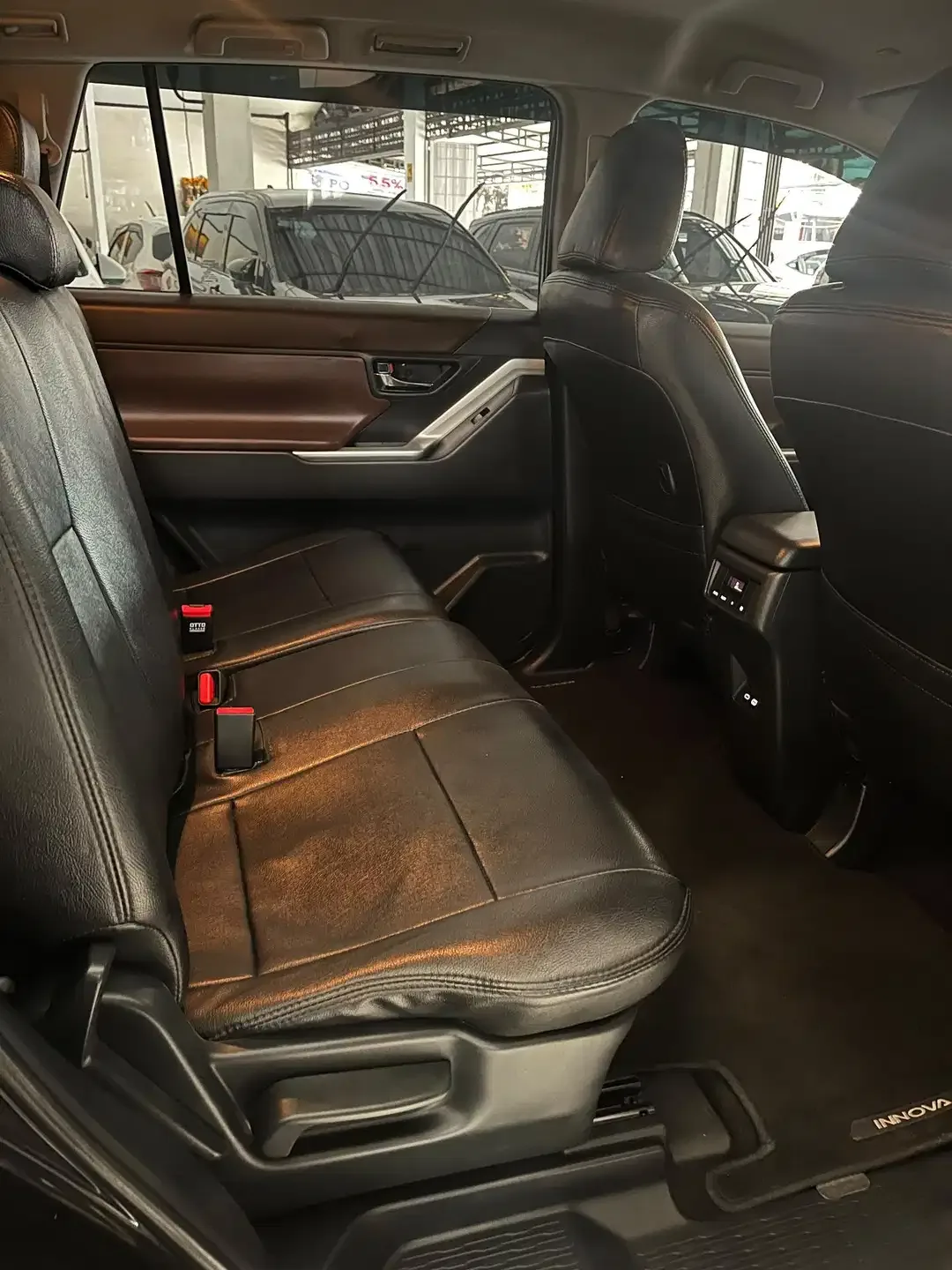 Toyota Innova zenix G - Image 6 of 6