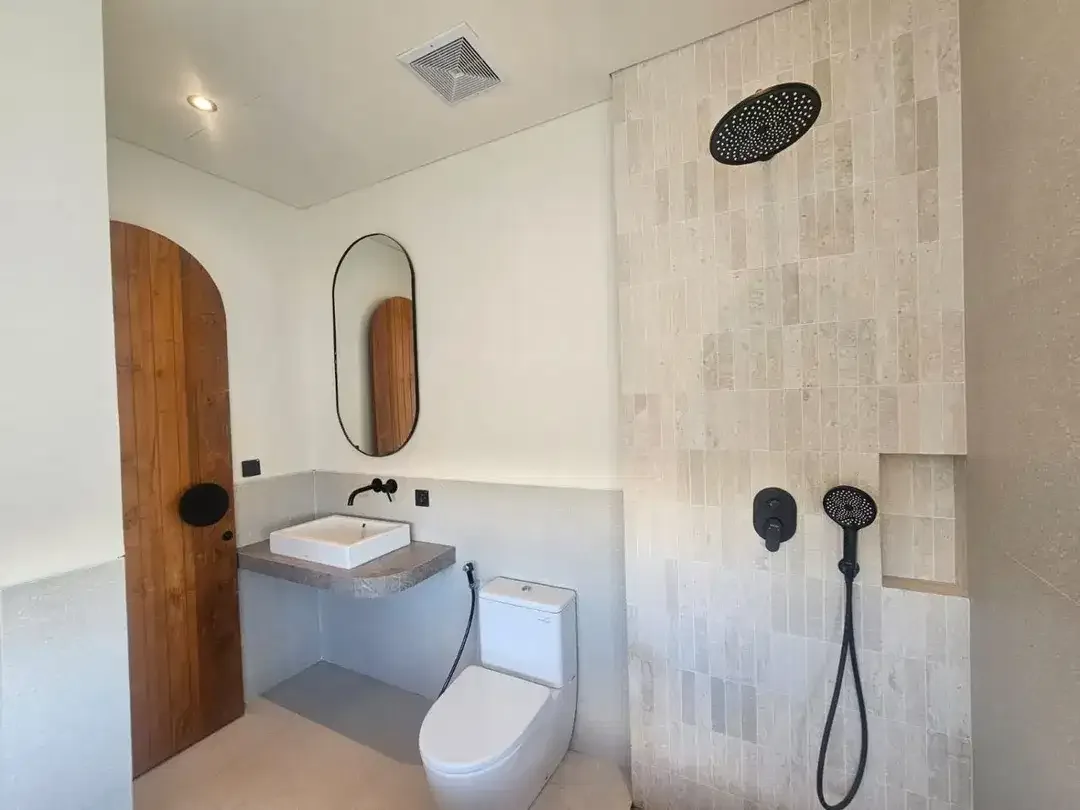 Dijual Modern Tropical Villa Baru Siap Sewa dengan Kolam Renang Pribadi Dekat Pantai Mengening Cemagi - Image 6 of 10