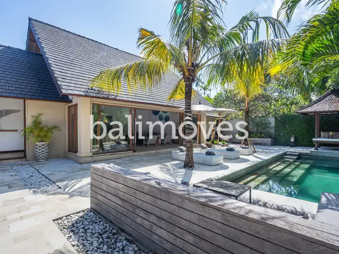 Villa Cantik dan Cerah Di Atas Tanah 500m2 Di Tepi Pantai Sanur - Image 5 of 10