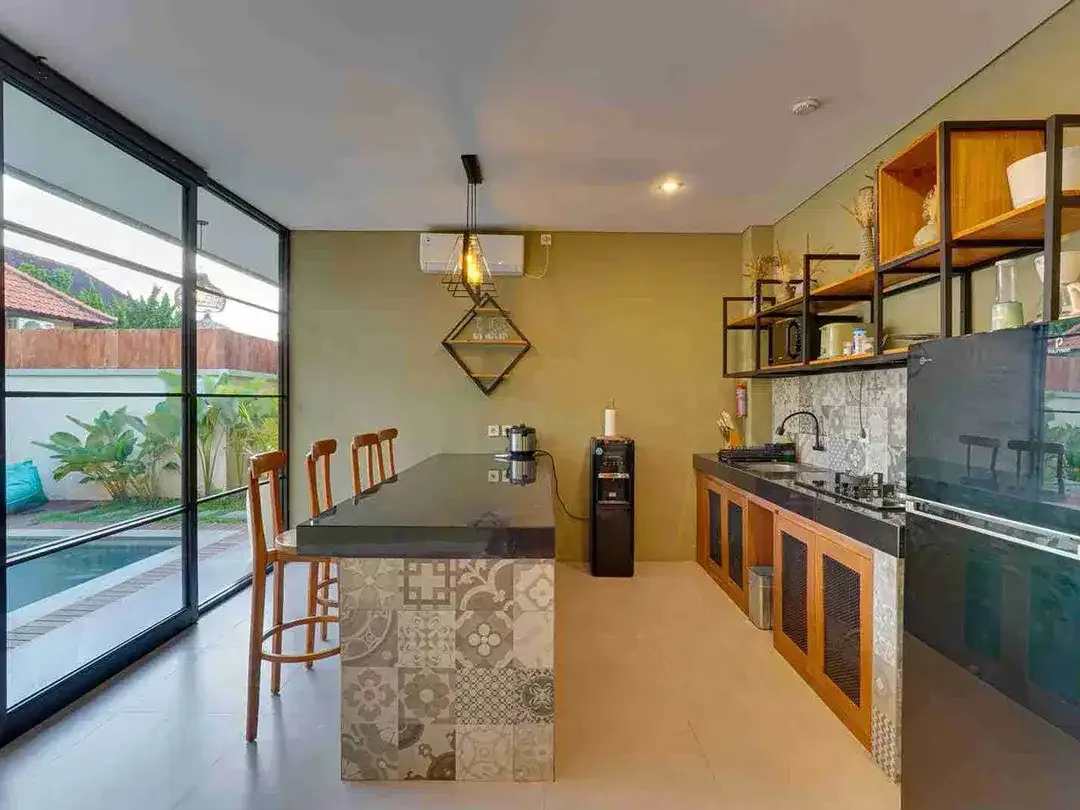 VILLA FOR RENT UMALAS 2 BEDROOM ENCLOSED LIVING & KITCHEN - Image 6 of 10