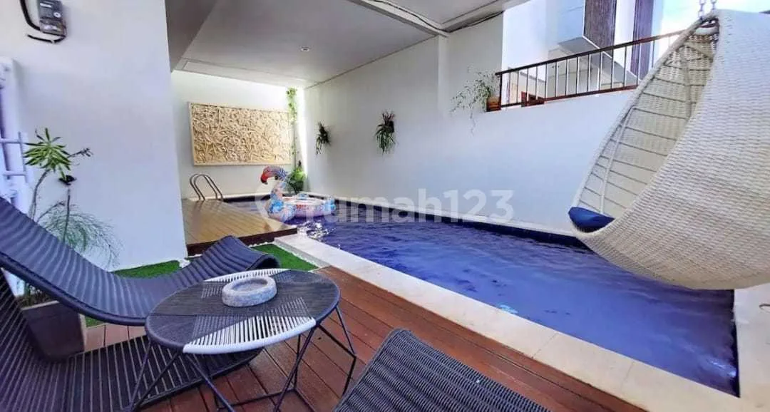 Villa 2 Lantai Full Furnished Siap Huni Lokasi Strategis - Image 2 of 4