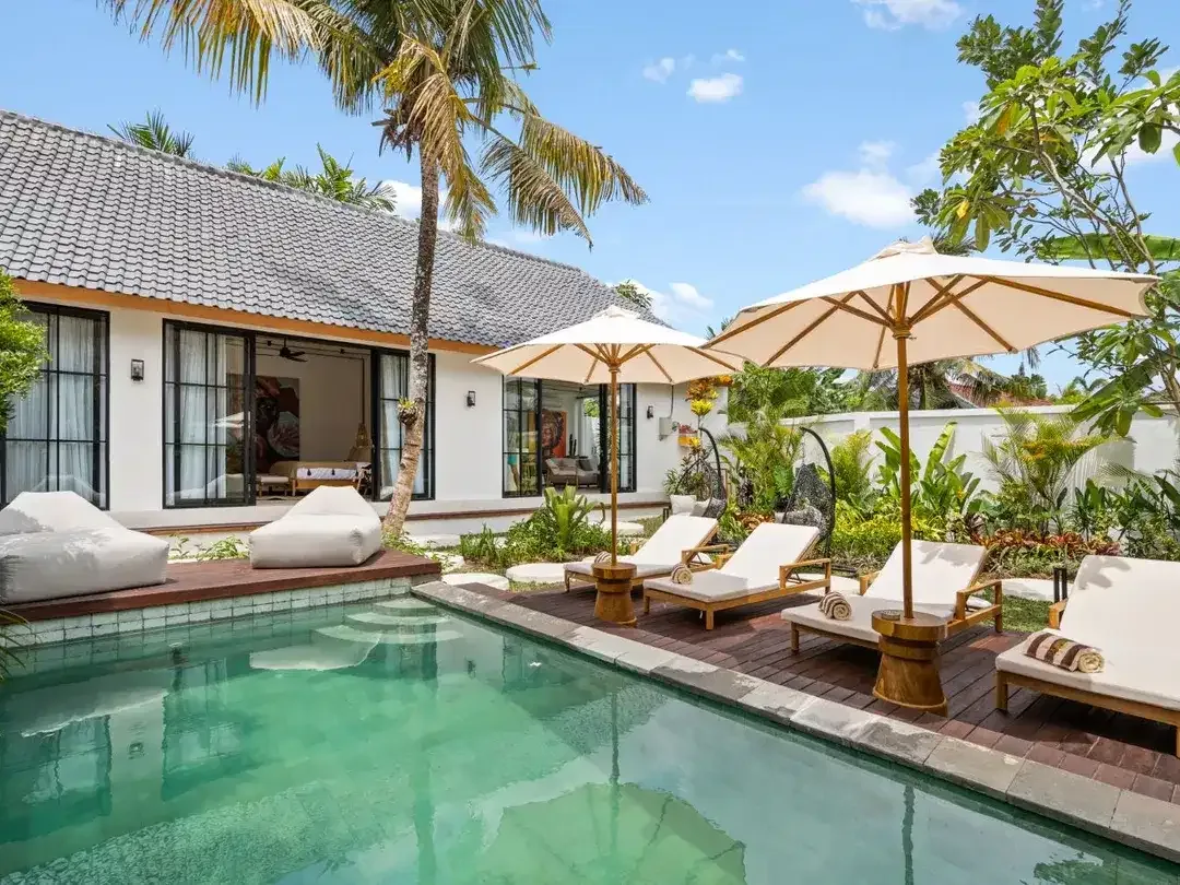 Vila siap huni dengan 2 kamar tidur di kawasan hijau Ubud! - Image 2 of 10