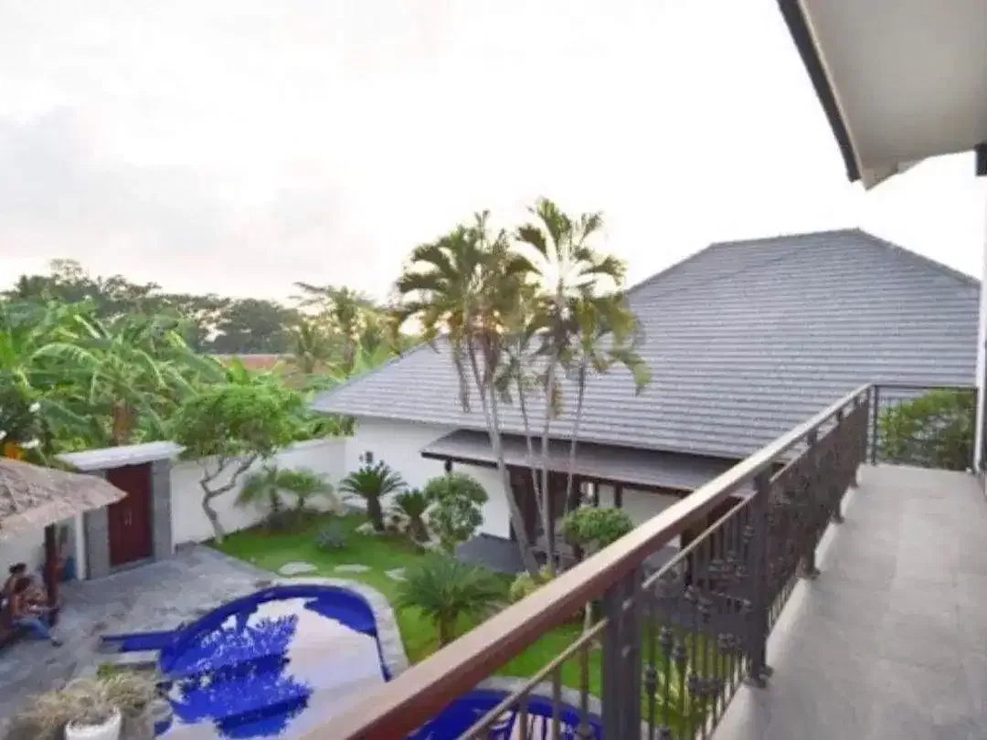 Freehold - Luxurious Freehold 3-Bedroom Villa with Expansive Garden - Image 2 of 8