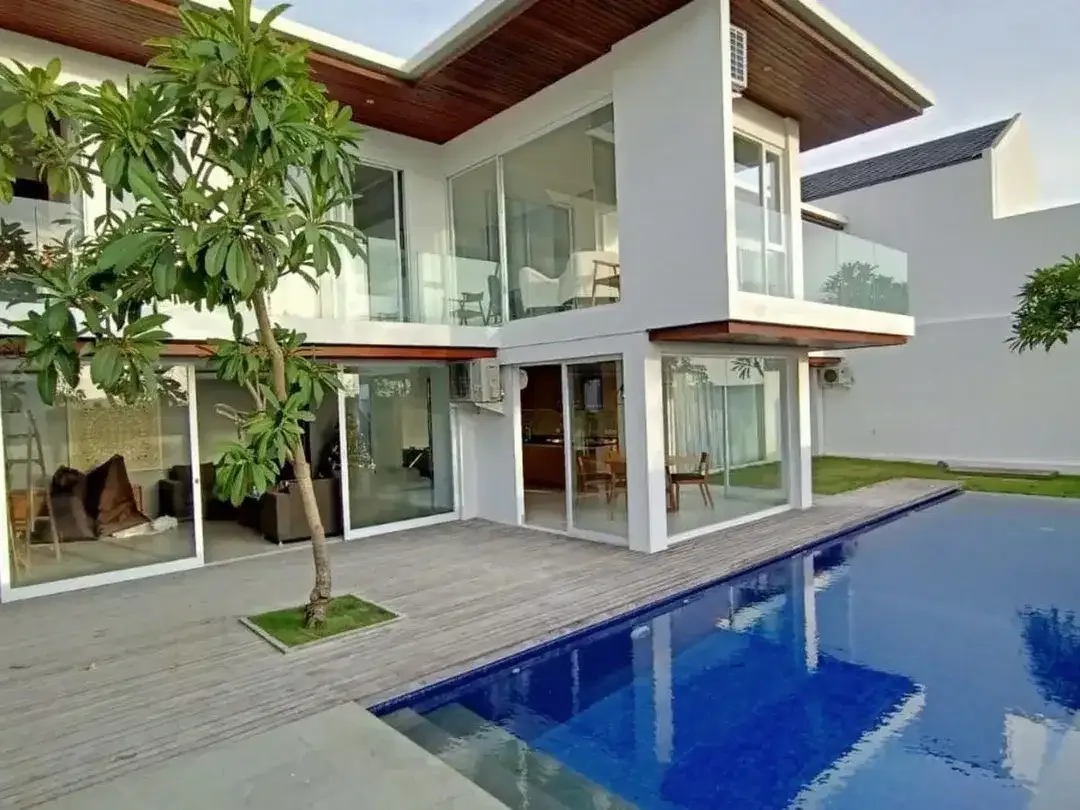 Villa Freehold 6 Bedrooms Ocean View in Ungasan - Image 1 of 7