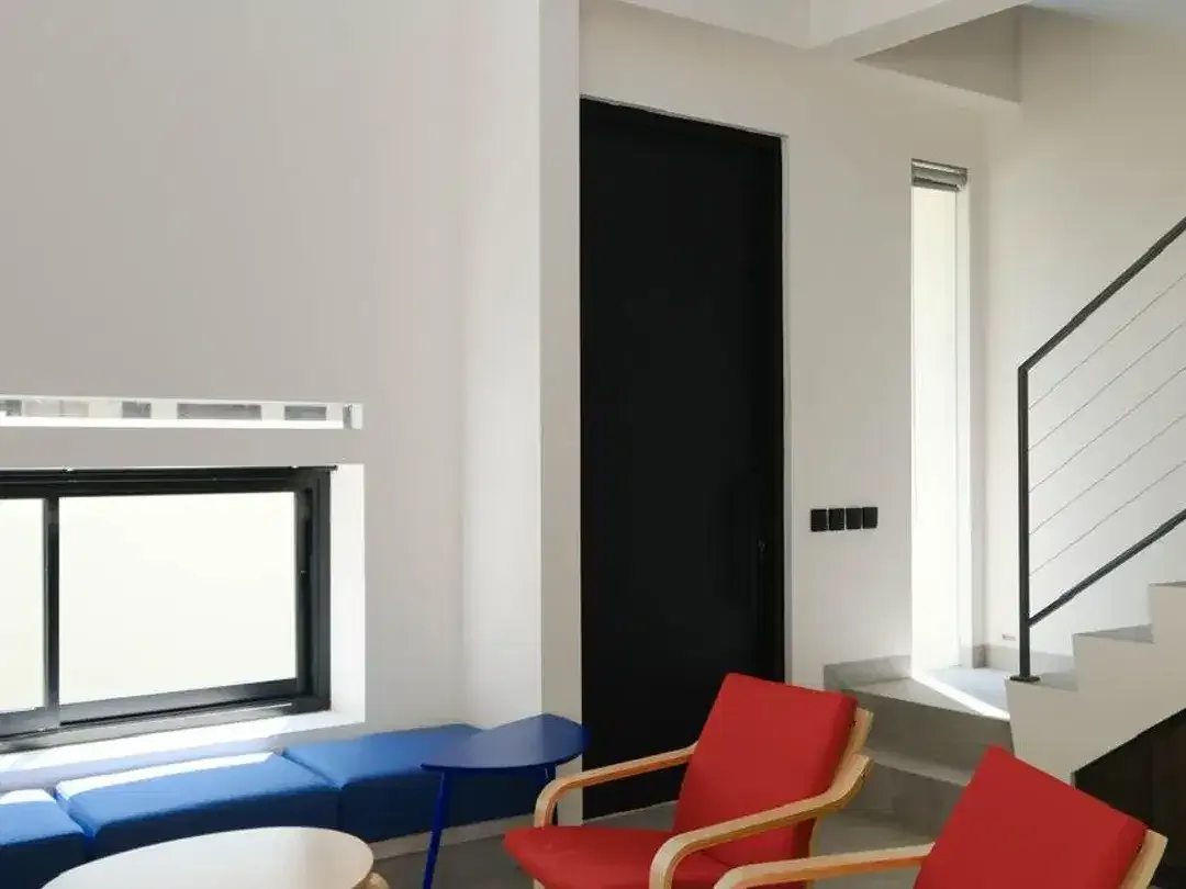 Freehold Villa Modern Tropis dengan Desain Japandi yang Timeless di Kawasan Premium Kerobokan - Image 2 of 10