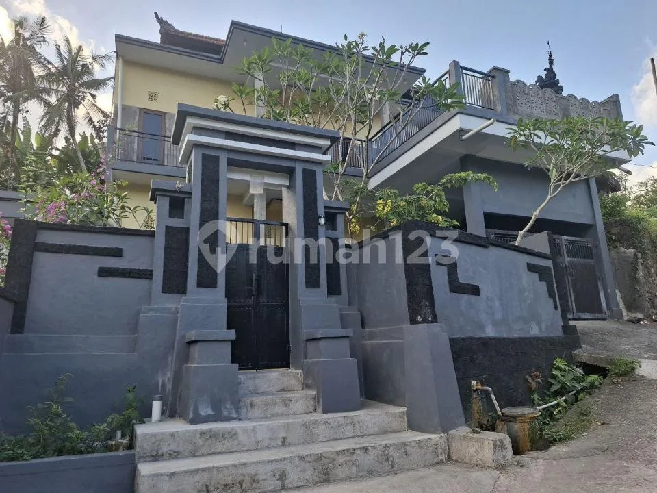 Rumah Besar Unfurnished di Mengwi Cocok Buat Keluarga Besar - Image 1 of 4