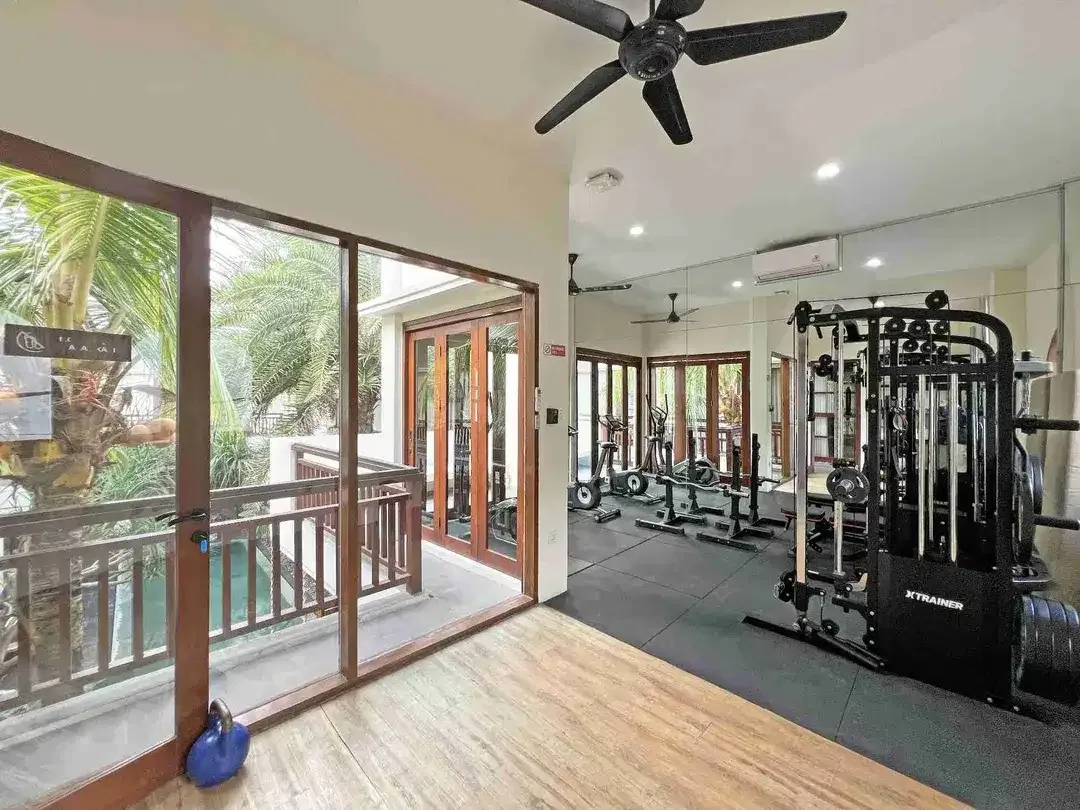 DIJUAL / FREEHOLD : Luxury Villas 6 Bed, Jl. Tegal Cupek, Bumbak, Umalas, Badung Bali - Image 3 of 10