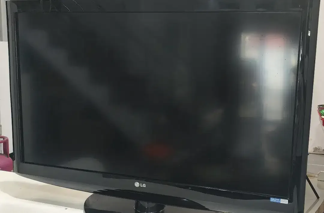 TV LG 42 inch murah - Image 2 of 4