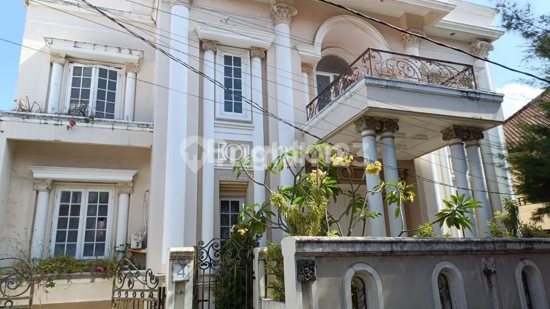 RUMAH MEWAH DAN MODERN DI KUTA - Image 1 of 4