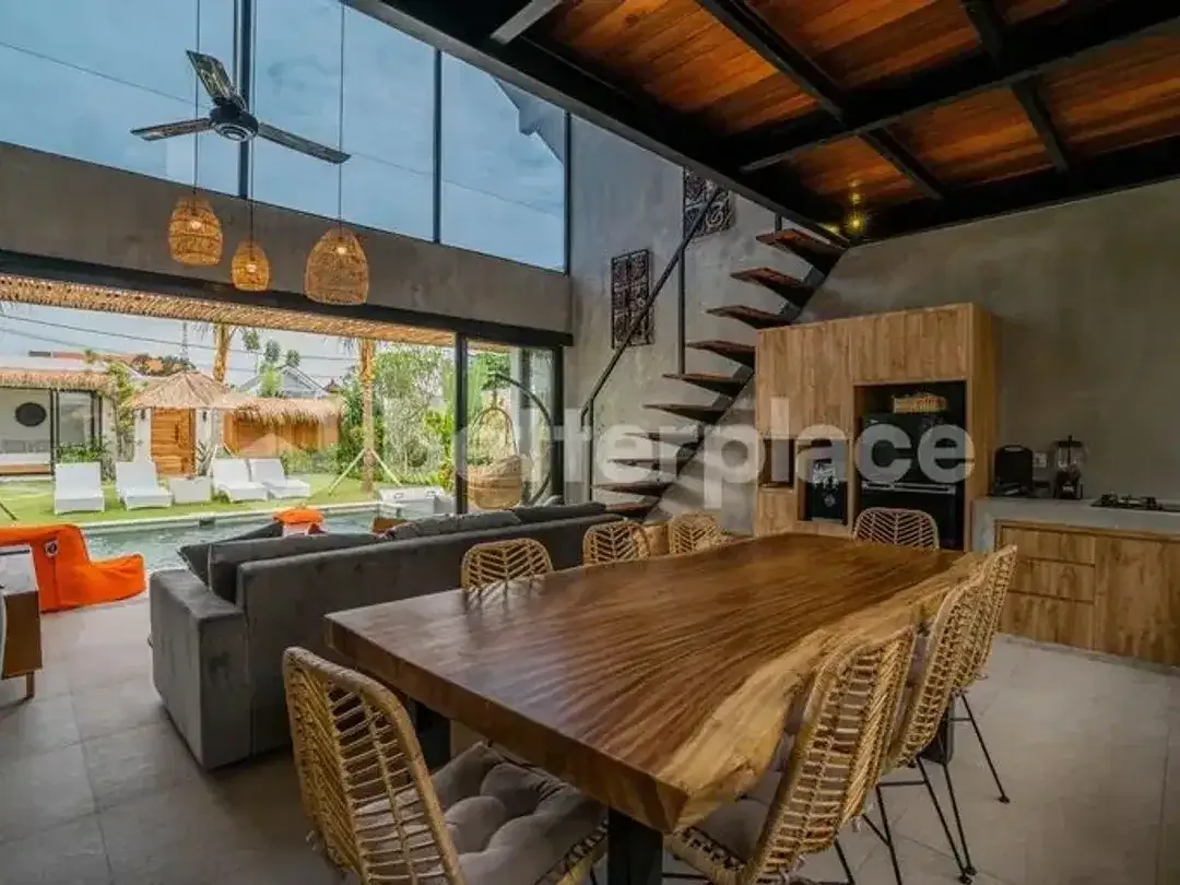 Modern and Spacious 4 Bedroom Villa in Kerobokan Area - Image 4 of 10