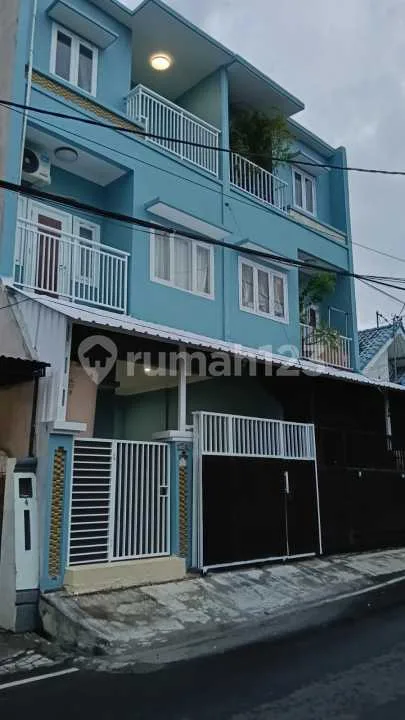 Disewakan Rumah 3 Lantai Minimalist Full Furnish - Image 3 of 4