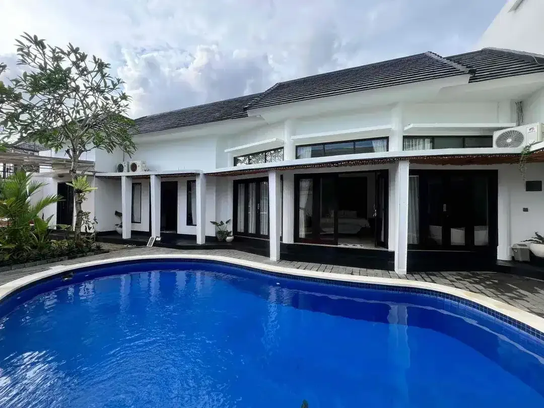 Disewakan Villa 4-Bedrooms di Sanur - Image 2 of 10