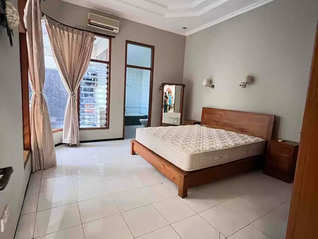 Disewakan rumah 2 lantai siap huni, tipe modern 4 Kamar Tidur - Image 10 of 10