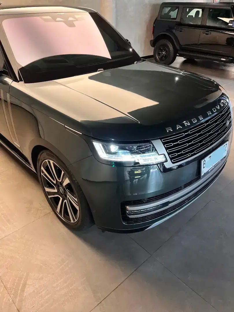 Land Rover 3.0 PHEV Autobiography 2023 - Image 3 of 10