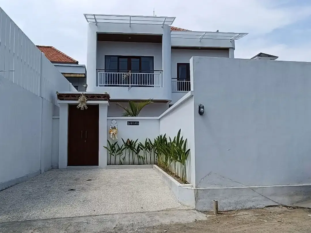 Villa Strategis Minimalis Kayu Tulang Canggu Bali - Image 1 of 10