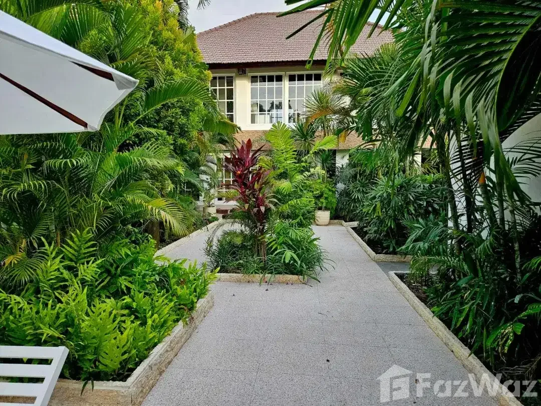 4 Bedroom Villa for sale in Seminyak, Bali - Image 1 of 10