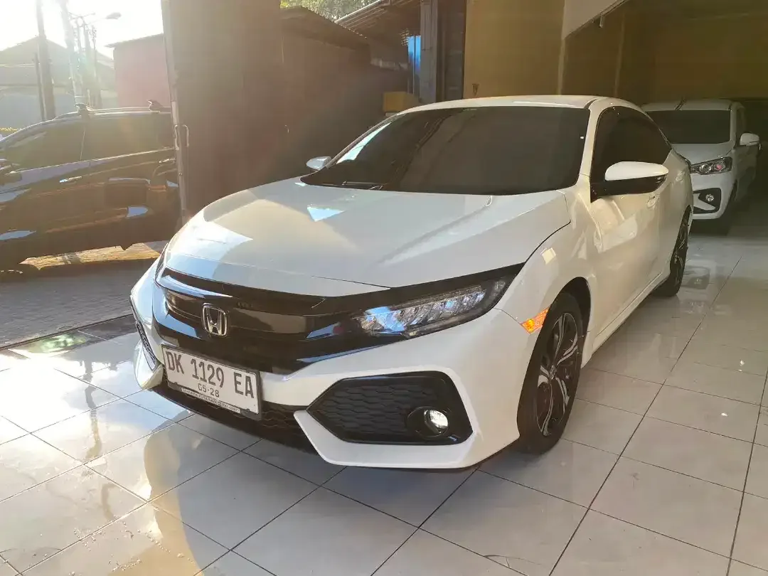 Honda Civic Turbo Hatchback 2018 Automatic - Image 3 of 10