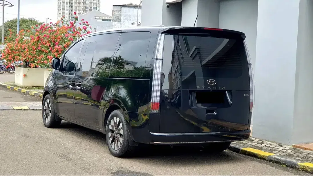 [ GARANSI 5THN LOW KM ] Hyundai Staria Signature 7 Seat 2020/2021/2022 - Image 8 of 10