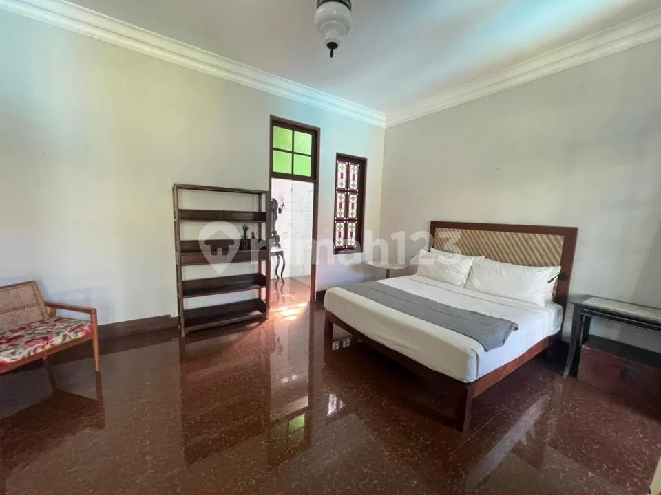 Seminyak 2 Bedroom Tropical Antique Villa With Spacious Garden - Image 2 of 4