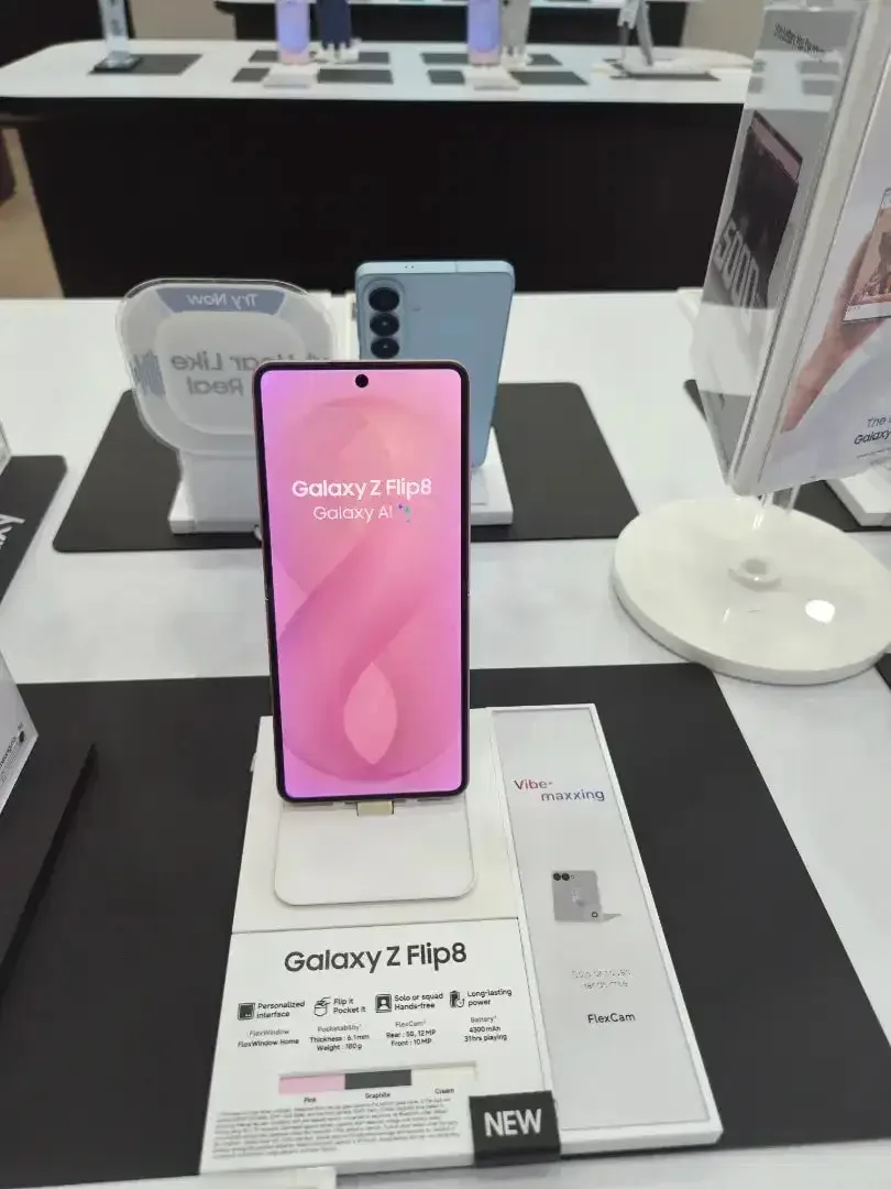 Tersedia galaxy Foldable8 promo menarik - Image 1 of 3