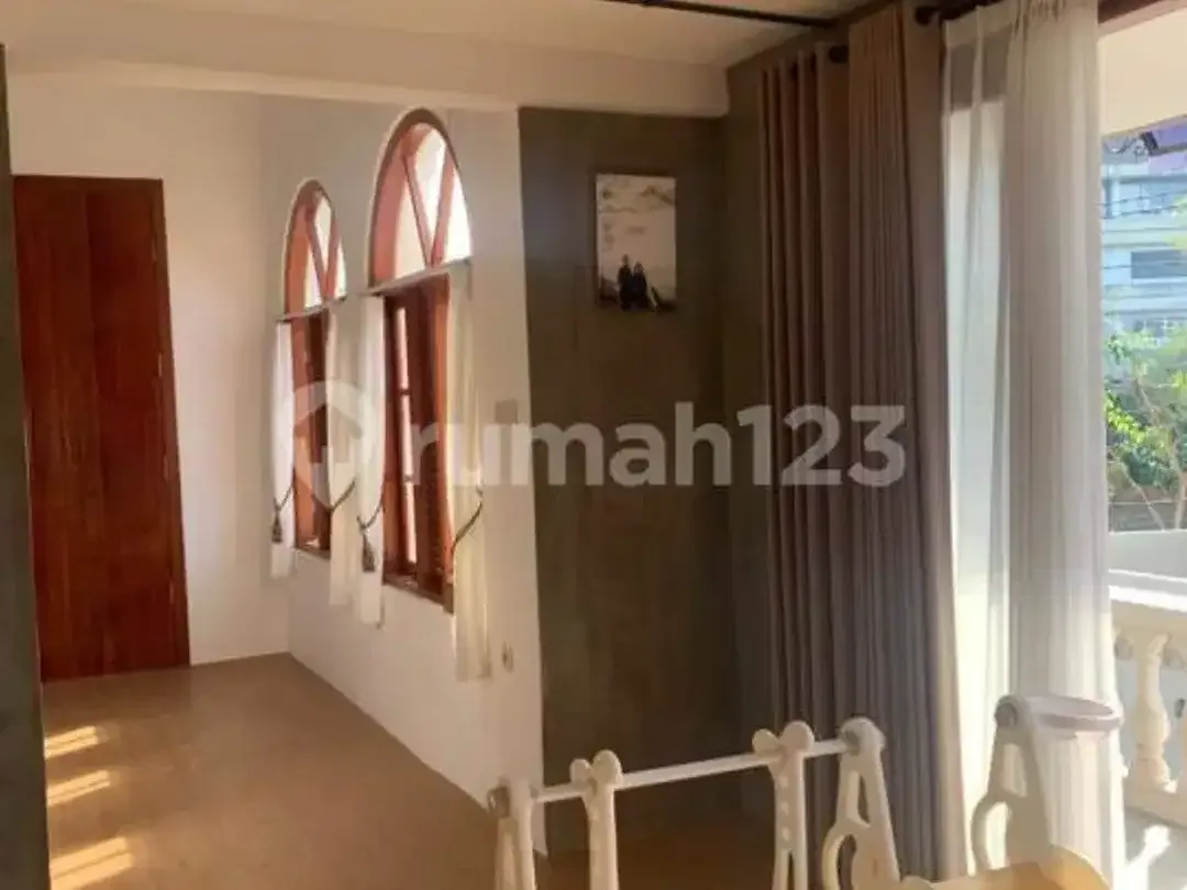 Rumah Baru Tiga Lantai di Kawasan Premium Denpasar Barat - Image 4 of 10