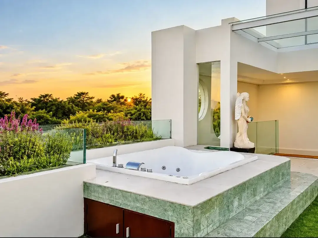 LUXURY 4BEDROOM OCEAN VIEW VILLA UNGASAN - Image 5 of 10