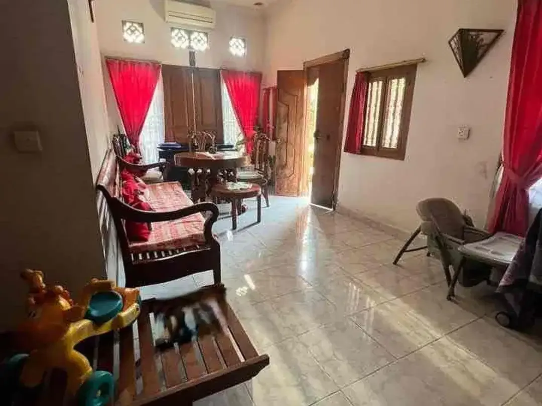 Dijual murah rumah 2 lantai  
Di jln gemitir kesiman kertalangu
Denpasar timur - Image 4 of 8