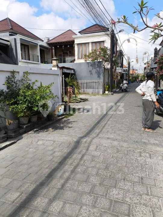Rumah Lantai 1 , 3 Kamar Tidur dan 2 Kamar Mandi - Pemogan-Densel - Image 2 of 4