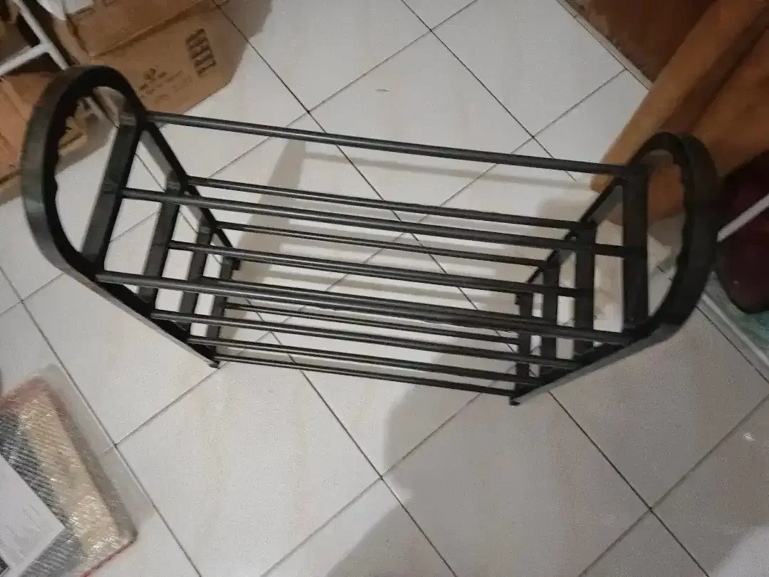 BARU-Rak Sepatu Sandal Bahan Plastik 4susun Warna Hitam Uk.52x18x60cm - Image 3 of 4