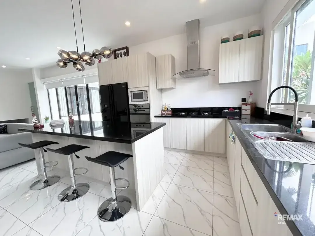 VILLA A LUXURY  FOR RENT  IN KEROBOKAN - Image 8 of 8