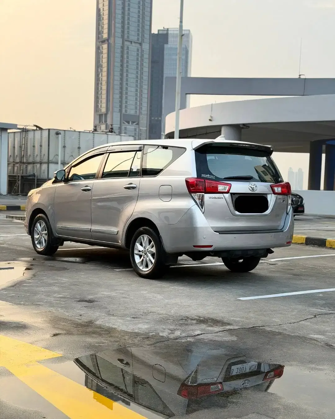 TOYOTA INNOVA V 2.4 DIESEL A/T 2020 - Image 9 of 10