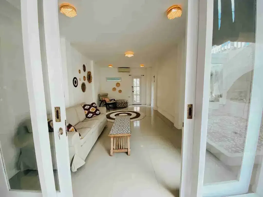 Villa Furnished 3 lantai Lokasi Jl Kunti Seminyak area Wisata dekat Pantai cocok untuk investasi. ld - Image 3 of 10