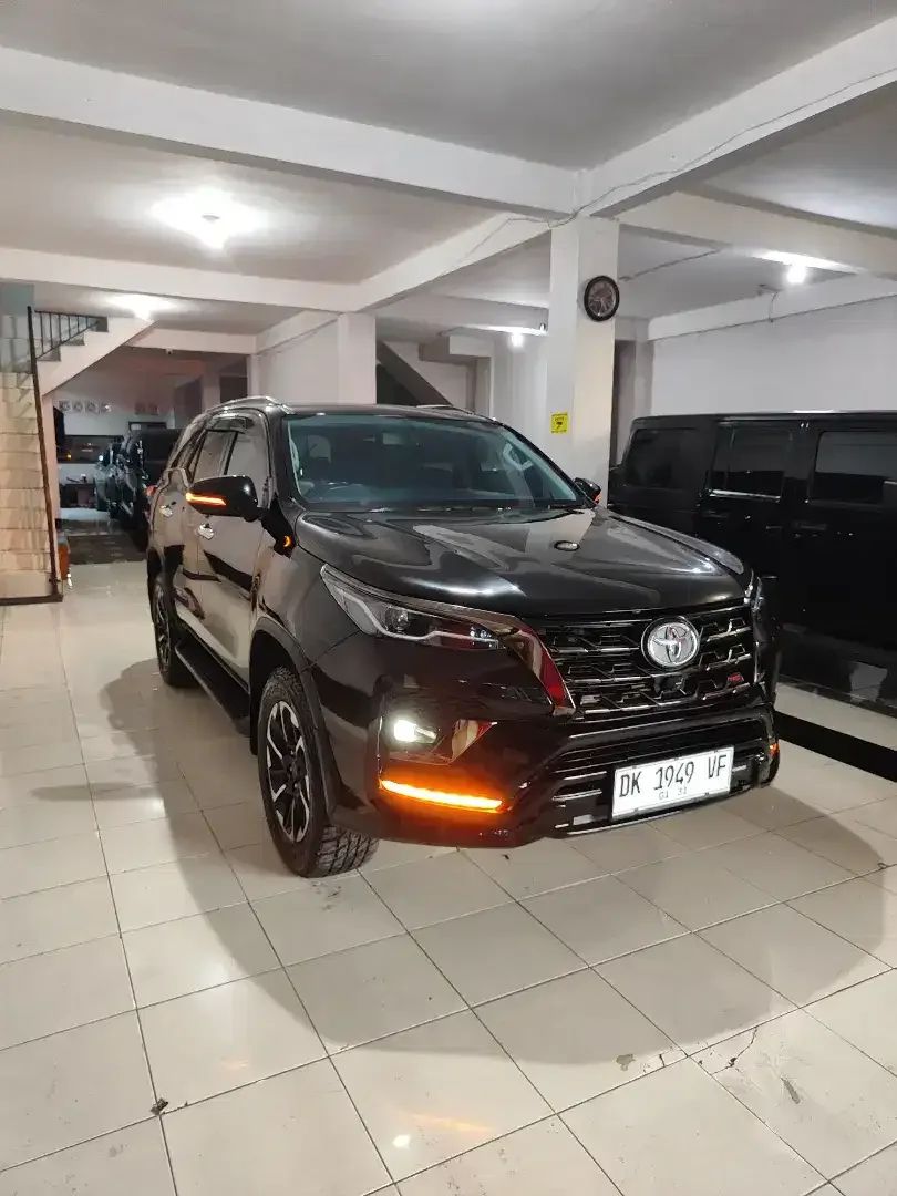 Toyota Fortuner VRZ TRD S pmk 2021 - Image 2 of 9