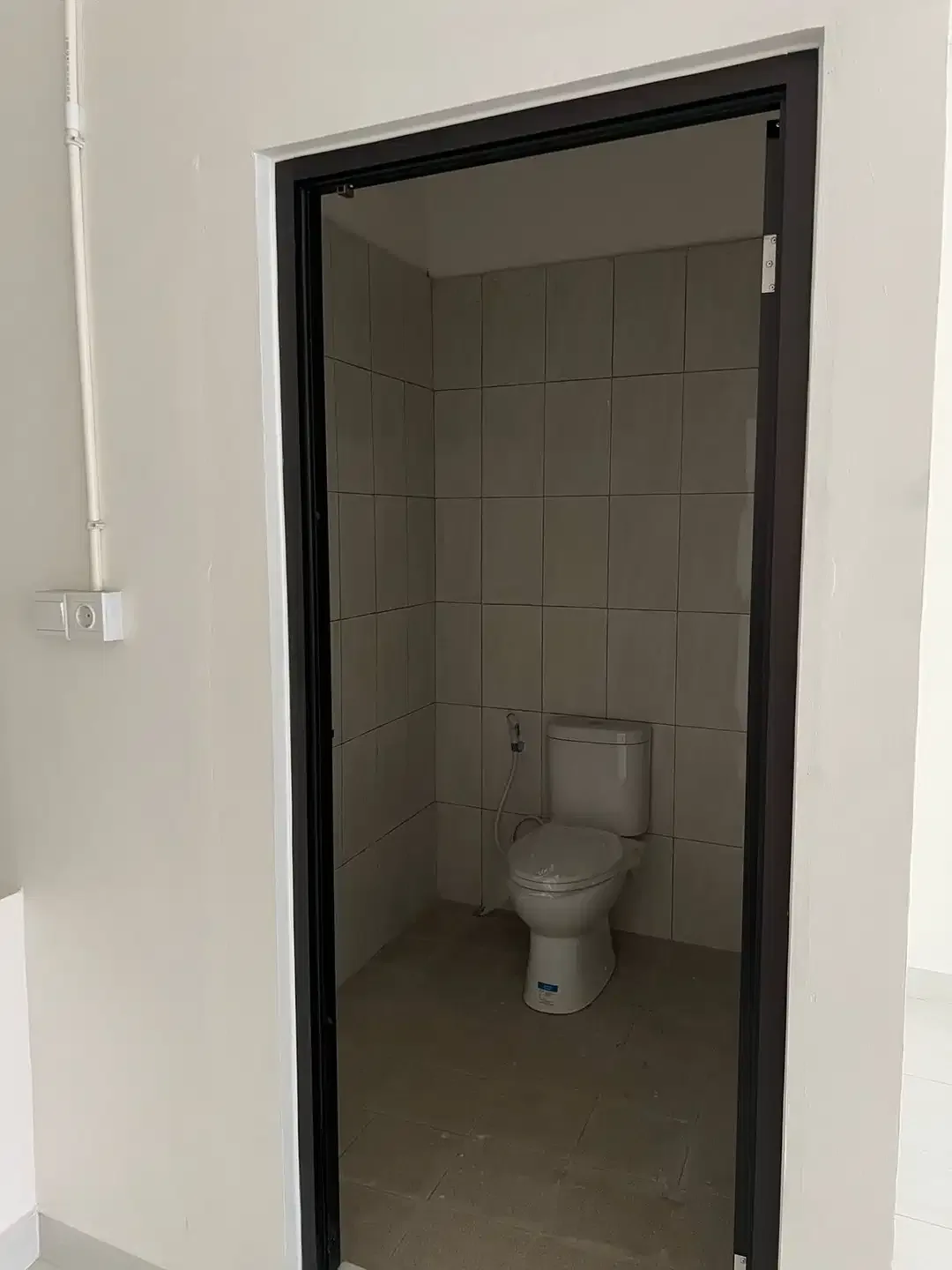 FOR RENT RUKO 3LT DI PINGIR JALAN UTAMA GATSU TENGAH BALI - Image 2 of 9